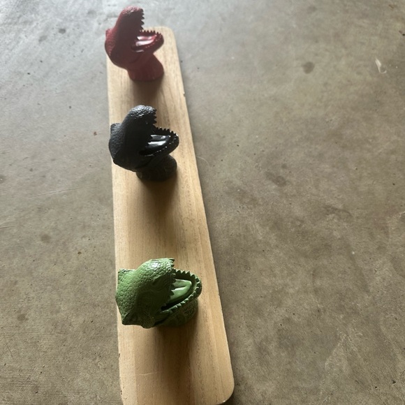 Dinosaur Head Wall Hooks - Picture 5 of 8